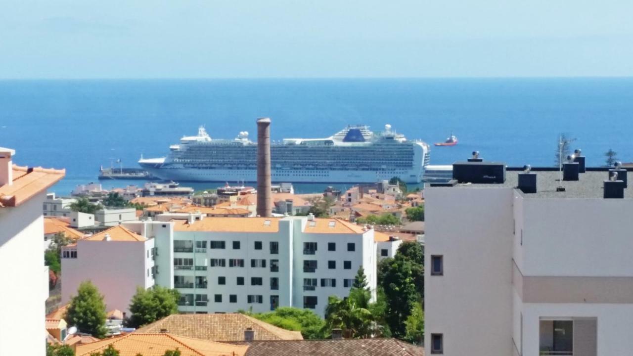 Top Floor With Balcony In Funchal Bagian luar foto